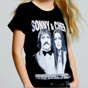 NWOT - Sonny & Cher Concert Tee-Size Small 🖤🎶